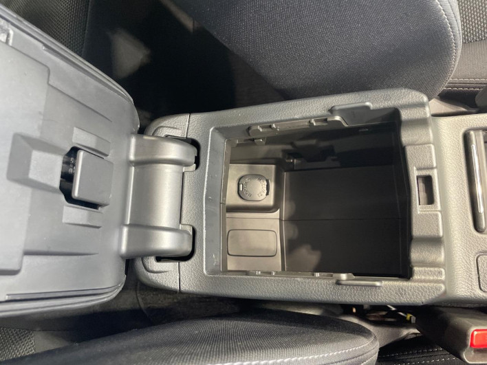 2013 Subaru XV DBA-GP7 (UW-6a1e49036d3a5)[28]