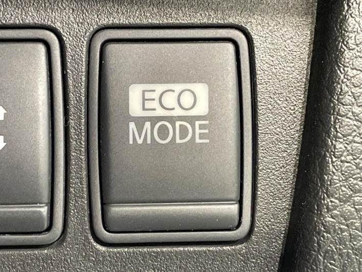 2013 Nissan Serena DAA-HFC26 (UW-6a1e491eedea2)[21]