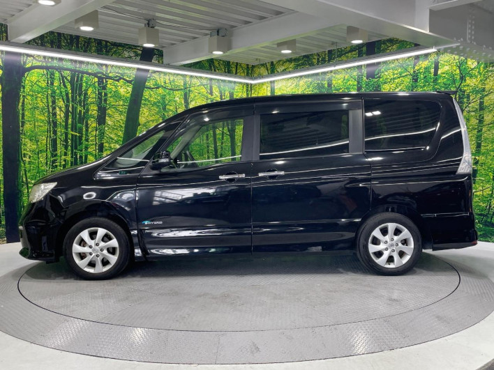 2013 Nissan Serena DAA-HFC26 (UW-6a1e491eedea2)[18]