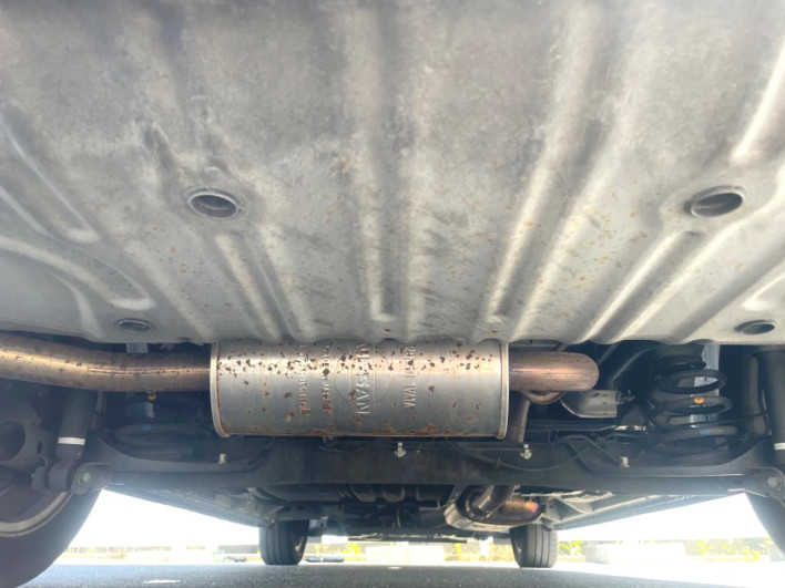 2014 Nissan Serena DAA-HFC26 (UW-6a1e491f65e72)[23]