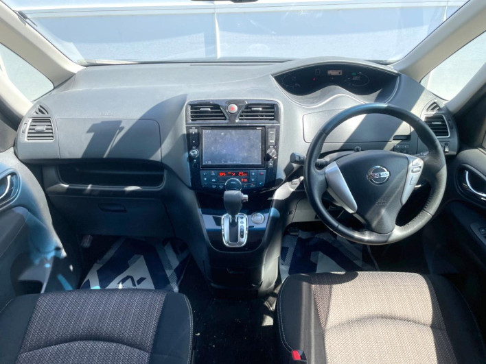 2014 Nissan Serena DAA-HFC26 (UW-6a1e491f65e72)[24]