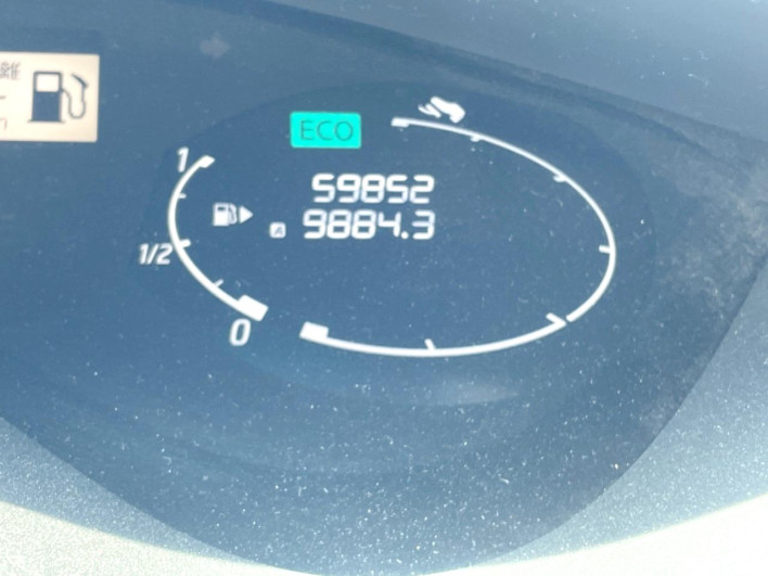 2014 Nissan Serena DAA-HFC26 (UW-6a1e491f65e72)[2]