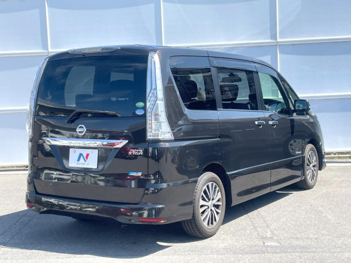 2014 Nissan Serena DAA-HFC26 (UW-6a1e491f65e72)[17]