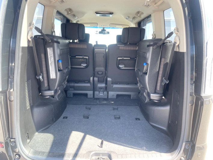 2014 Nissan Serena DAA-HFC26 (UW-6a1e491f65e72)[21]