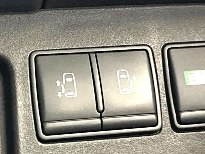 2015 Nissan Serena DAA-HFC26 (UW-6a1e491ff1cb3)[8]