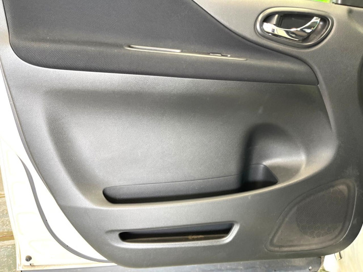 2015 Nissan Serena DAA-HFC26 (UW-6a1e491ff1cb3)[19]