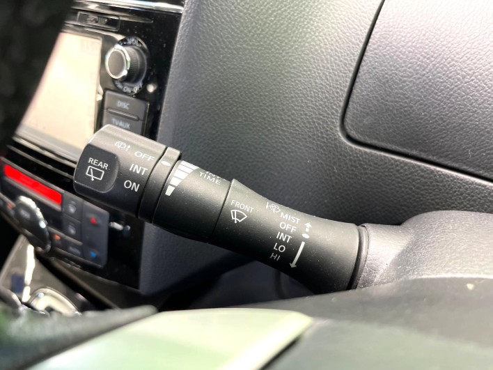 2015 Nissan Serena DAA-HFC26 (UW-6a1e491ff1cb3)[11]
