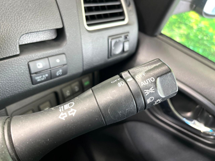 2015 Nissan Serena DAA-HFC26 (UW-6a1e491ff1cb3)[10]