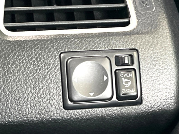 2015 Nissan Serena DAA-HFC26 (UW-6a1e491ff1cb3)[12]
