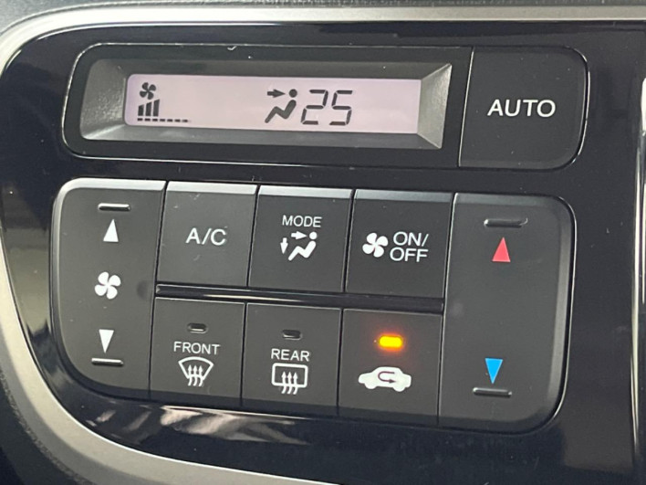 2013 Honda N-BOX CUSTOM DBA-JF1 (UW-6a1e4933597fa)[8]