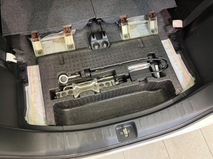 2014 Honda N-BOX CUSTOM DBA-JF1 (UW-6a1e49350b2ce)[24]