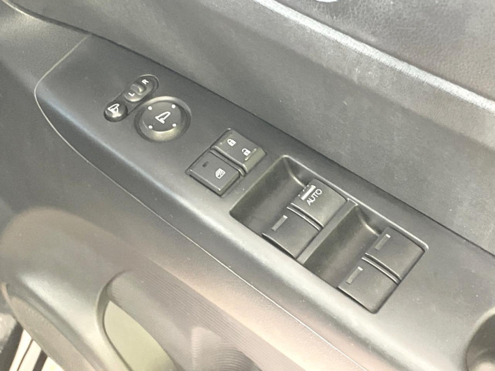2016 Honda N-BOX DBA-JF1 (UW-6a1e493587fff)[12]
