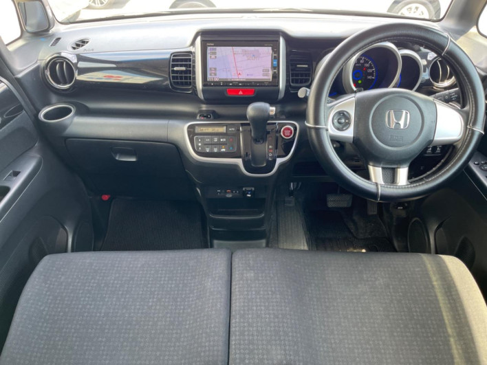 2016 Honda N-BOX CUSTOM DBA-JF1 (UW-6a1e4935ba326)[23]