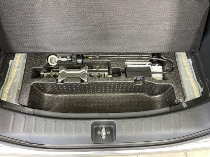 2017 Honda N-BOX DBA-JF1 (UW-6a1e4937234ce)[29]