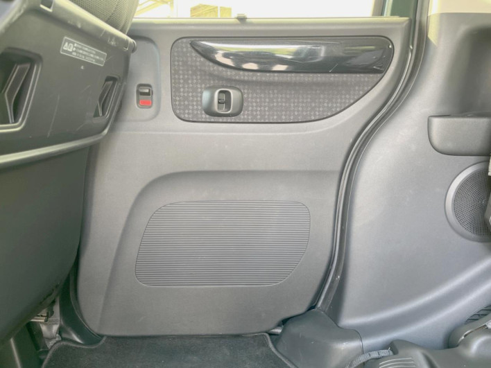 2016 Honda N-BOX CUSTOM DBA-JF2 (UW-6a1e4939be892)[19]