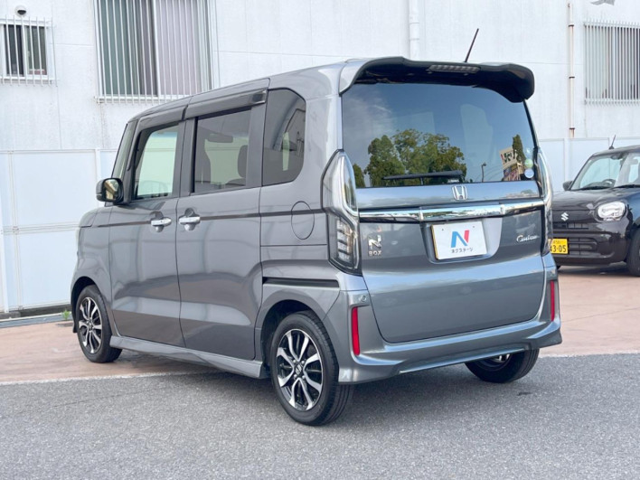 2018 Honda N-BOX CUSTOM DBA-JF3 (UW-6a1e493b337a8)[18]
