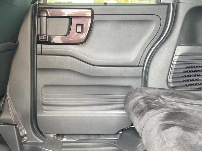 2018 Honda N-BOX CUSTOM DBA-JF3 (UW-6a1e493b337a8)[28]