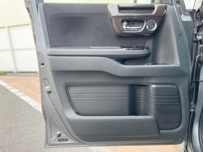 2018 Honda N-BOX CUSTOM DBA-JF3 (UW-6a1e493b337a8)[27]