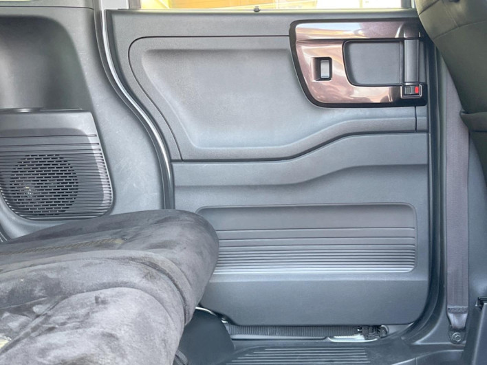 2018 Honda N-BOX CUSTOM DBA-JF3 (UW-6a1e493b337a8)[26]