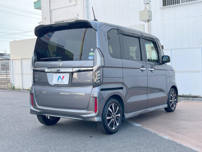 2018 Honda N-BOX CUSTOM DBA-JF3 (UW-6a1e493b337a8)[17]