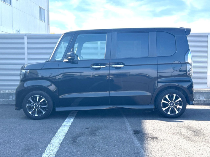 2020 Honda N-BOX CUSTOM 6BA-JF3 (UW-6a1e493d3621a)[18]