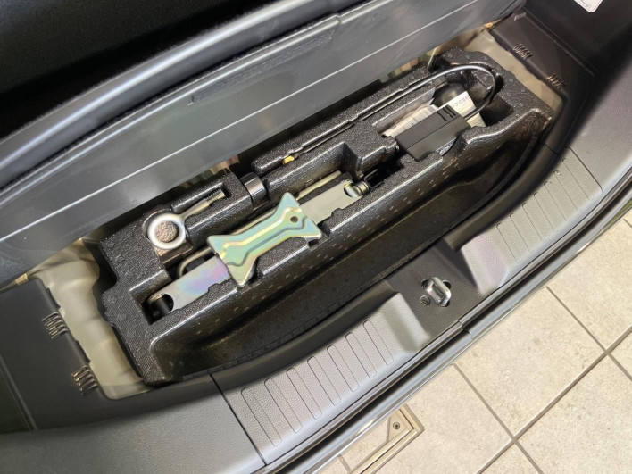 2022 Honda N-BOX CUSTOM 6BA-JF3 (UW-6a1e4940821ab)[22]