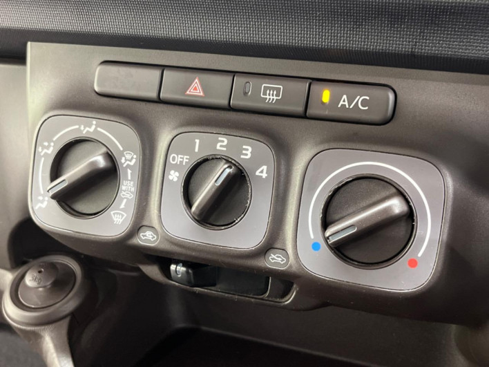 2013 Toyota Passo DBA-KGC30 (UW-6a1e496773518)[15]