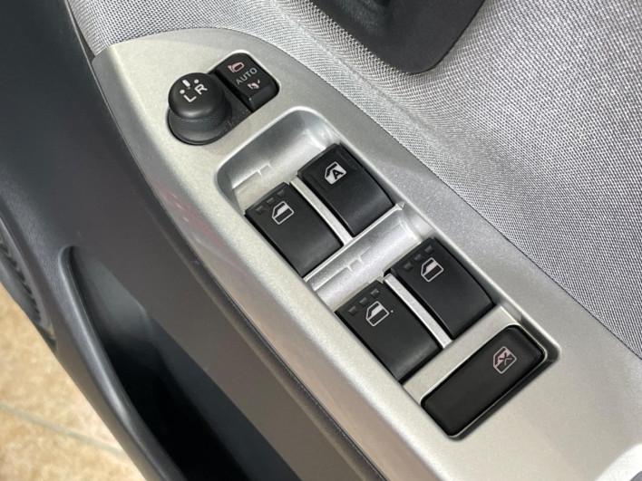 2015 Daihatsu Cast DBA-LA250S (UW-6a1e4971c33a5)[19]