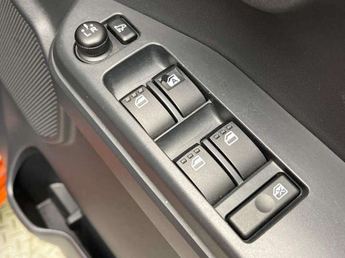 2014 Daihatsu Wake DBA-LA700S (UW-6a1e49874b713)[20]