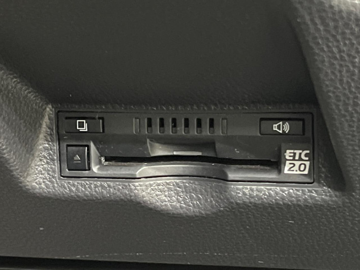 2021 Toyota Yaris 6AA-MXPH10 (UW-6a1e49e4113bc)[18]