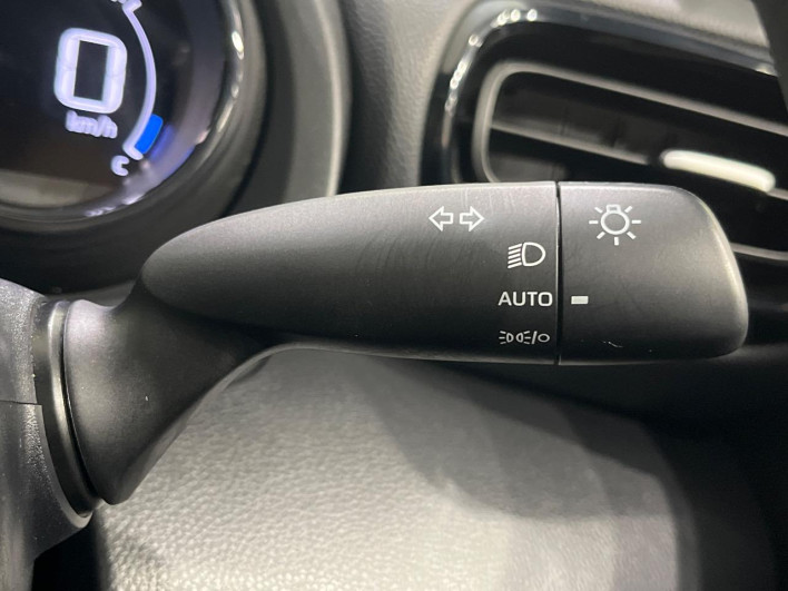 2021 Toyota Yaris 6AA-MXPH10 (UW-6a1e49e4113bc)[29]