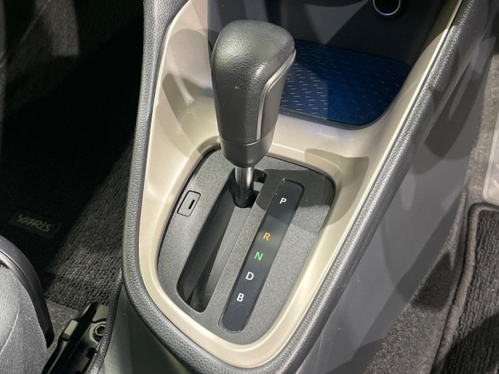2021 Toyota Yaris 6AA-MXPH10 (UW-6a1e49e4113bc)[22]