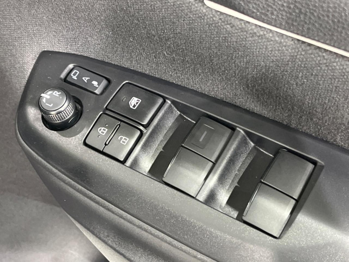 2021 Toyota Yaris 6AA-MXPH10 (UW-6a1e49e4113bc)[16]