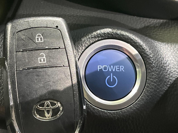 2021 Toyota Yaris 6AA-MXPH10 (UW-6a1e49e4113bc)[19]