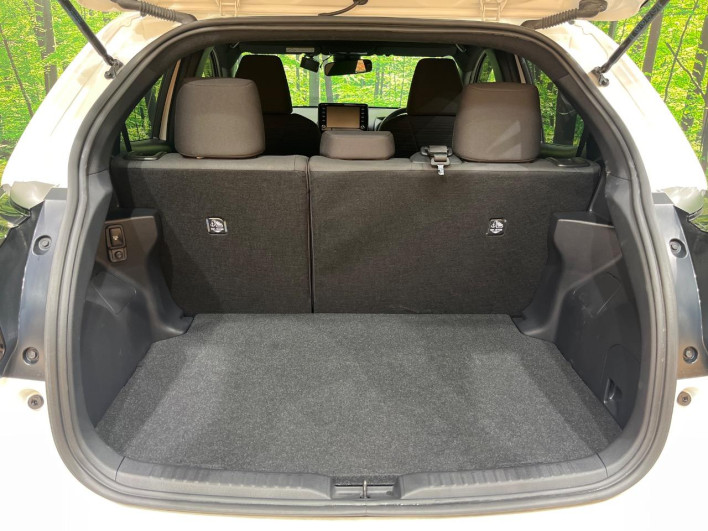 2021 Toyota Yaris 6AA-MXPH10 (UW-6a1e49e4113bc)[7]