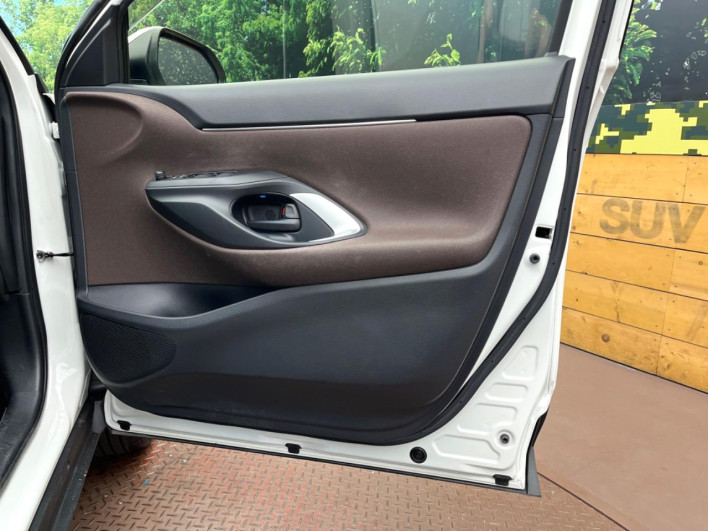 2020 Toyota Yaris Cross 6AA-MXPJ10 (UW-6a1e49e5def16)[25]
