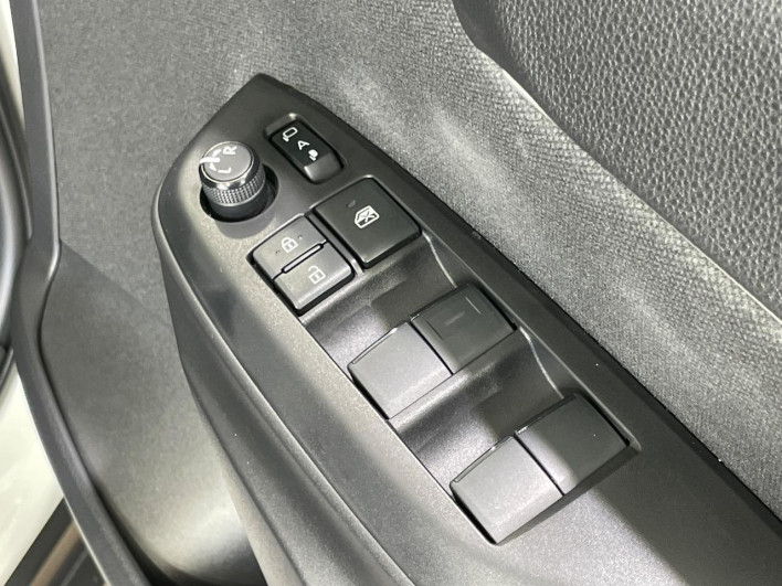 2022 Toyota Yaris Cross 6AA-MXPJ10 (UW-6a1e49e89b496)[17]