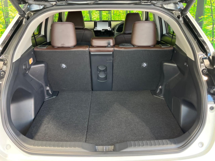 2022 Toyota Yaris Cross 6AA-MXPJ10 (UW-6a1e49e89d731)[14]