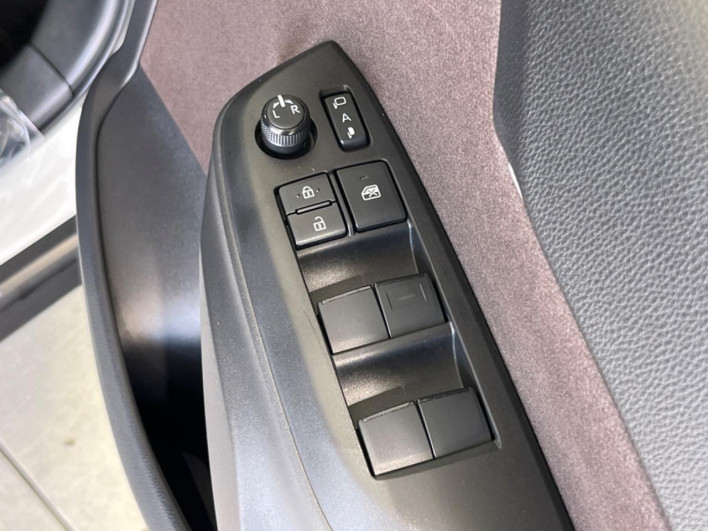 2022 Toyota Yaris Cross 6AA-MXPJ10 (UW-6a1e49e89d731)[26]