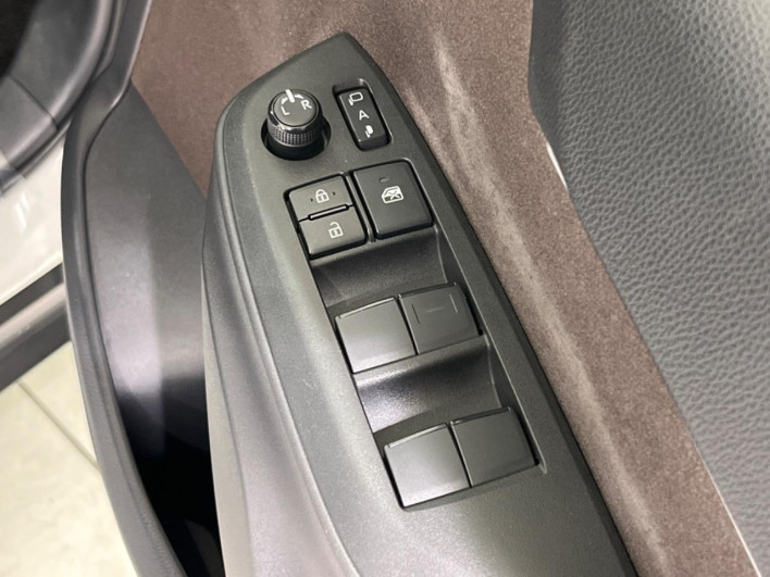 2022 Toyota Yaris Cross 6AA-MXPJ10 (UW-6a1e49e8c4d48)[26]