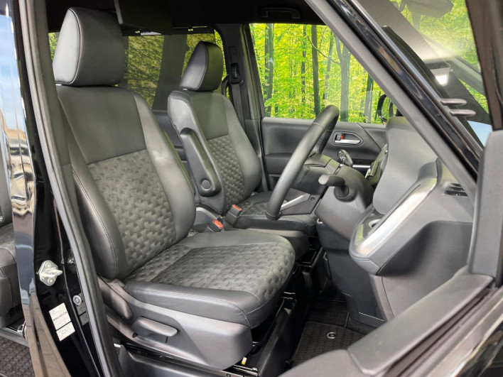 2022 Toyota Voxy 6BA-MZRA90W (UW-6a1e4a0305cf5)[18]