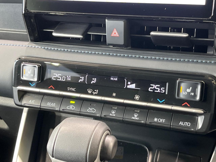 2022 Toyota Voxy 6BA-MZRA90W (UW-6a1e4a0305cf5)[26]