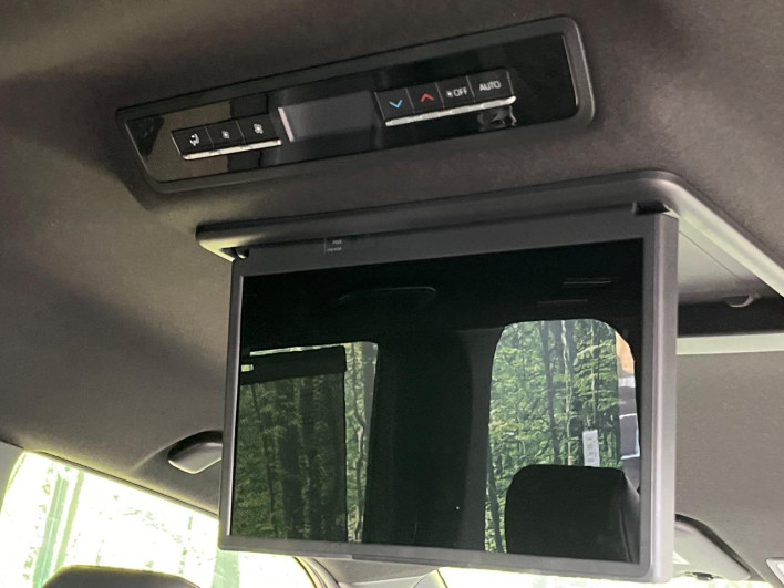 2022 Toyota Voxy 6BA-MZRA90W (UW-6a1e4a0305cf5)[15]