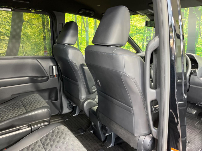 2022 Toyota Voxy 6BA-MZRA90W (UW-6a1e4a0305cf5)[14]
