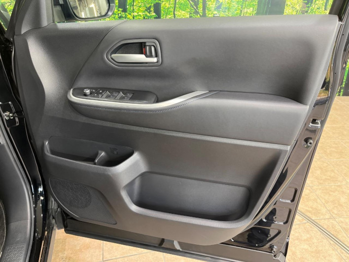 2022 Toyota Voxy 6BA-MZRA90W (UW-6a1e4a0305cf5)[11]