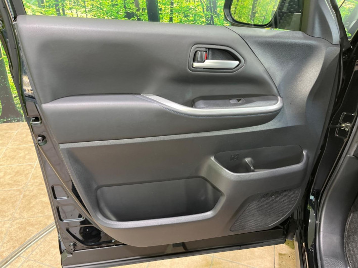 2022 Toyota Voxy 6BA-MZRA90W (UW-6a1e4a0305cf5)[20]