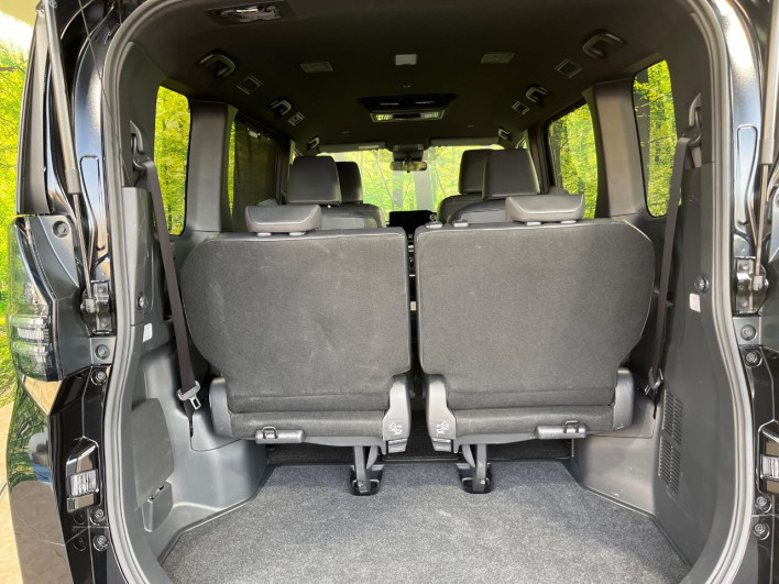 2022 Toyota Voxy 6BA-MZRA90W (UW-6a1e4a0305cf5)[4]