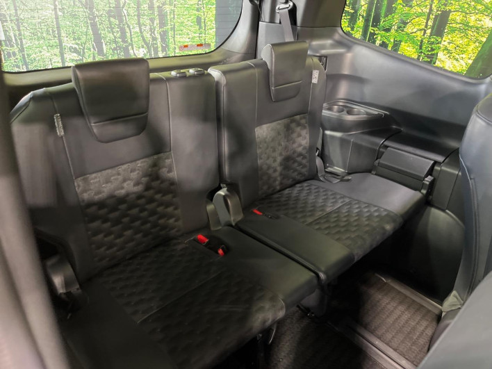 2022 Toyota Voxy 6BA-MZRA90W (UW-6a1e4a0305cf5)[19]