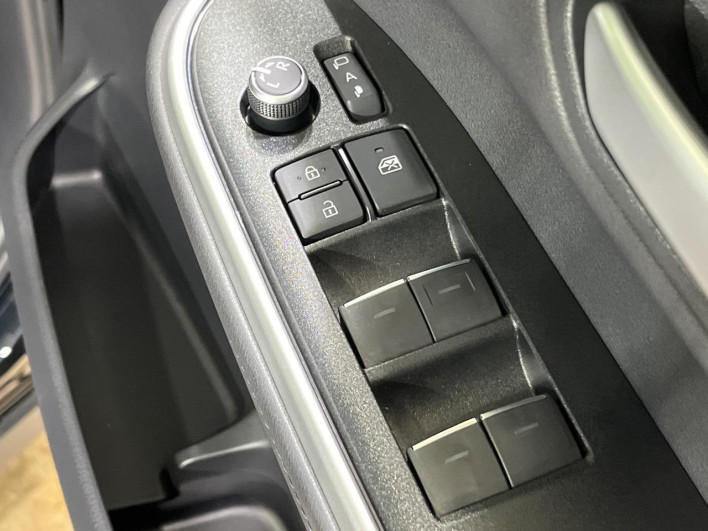 2022 Toyota Voxy 6BA-MZRA90W (UW-6a1e4a030ad4a)[13]