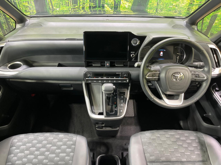 2022 Toyota Voxy 6BA-MZRA90W (UW-6a1e4a030ad4a)[24]